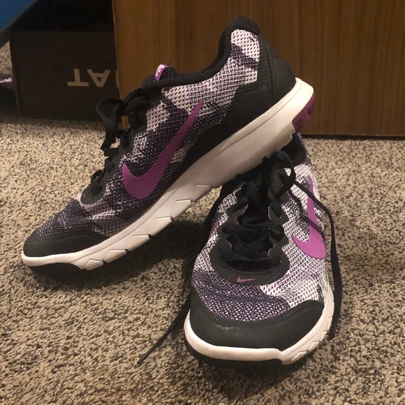 nike multicolor tennis shoes